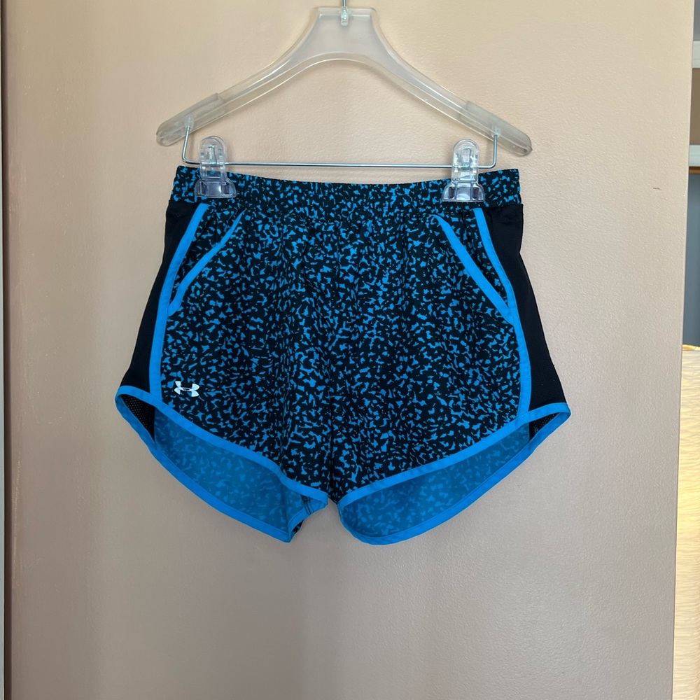 Under Armour lined shorts with pockets. Size small. Blue and black